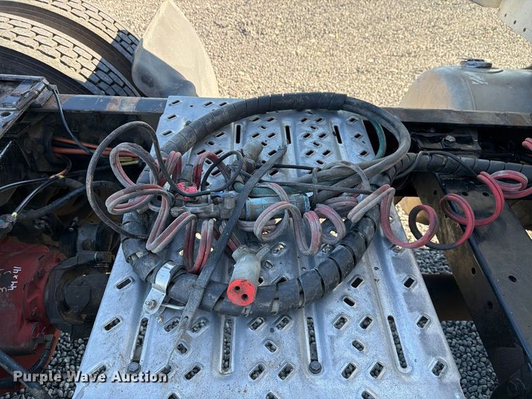 image for item DV8716 2001 Peterbilt 379 semi truck