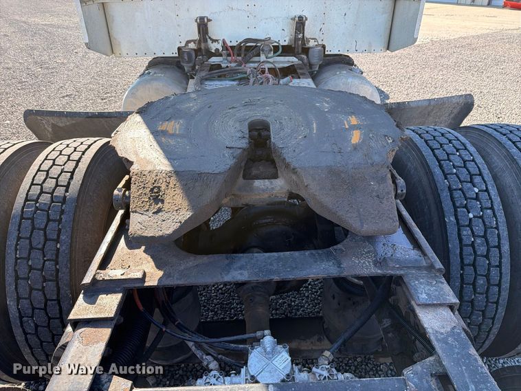 image for item DV8716 2001 Peterbilt 379 semi truck
