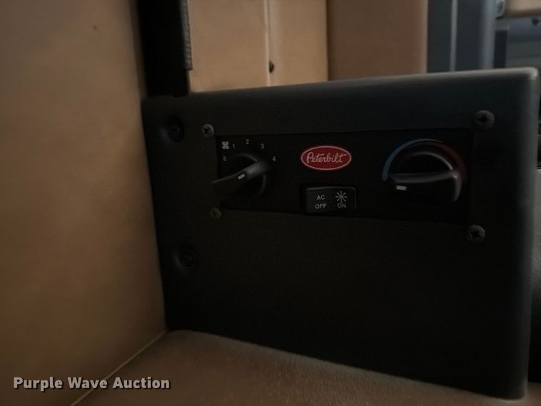 image for item DV8716 2001 Peterbilt 379 semi truck