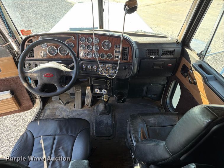 image for item DV8716 2001 Peterbilt 379 semi truck