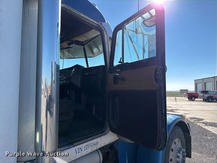 image for item DV8716 2001 Peterbilt 379 semi truck