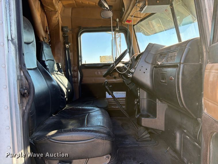 image for item DV8716 2001 Peterbilt 379 semi truck