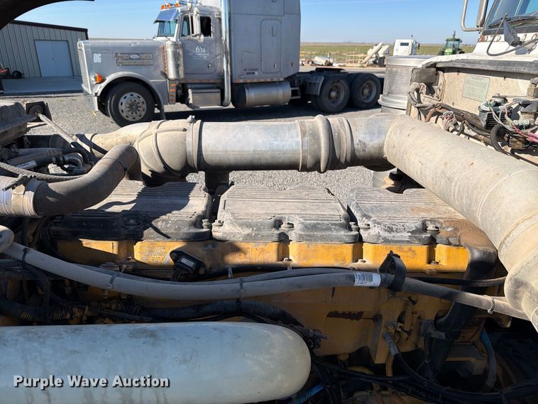 image for item DV8716 2001 Peterbilt 379 semi truck