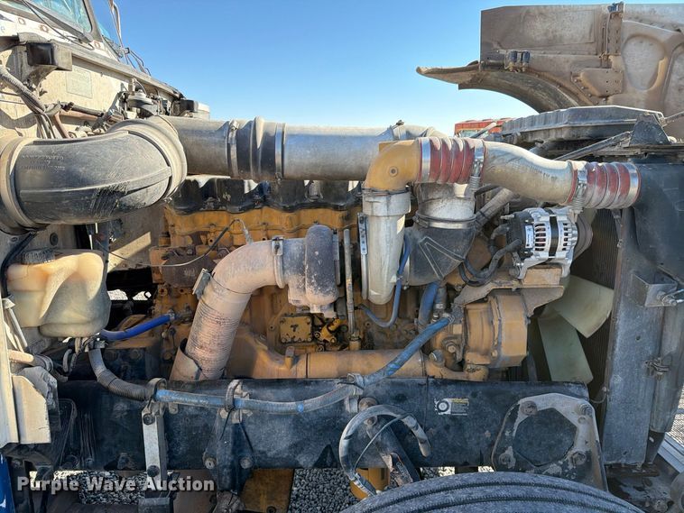 image for item DV8716 2001 Peterbilt 379 semi truck
