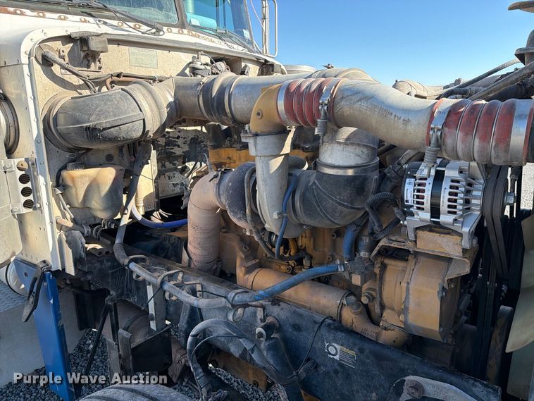 image for item DV8716 2001 Peterbilt 379 semi truck