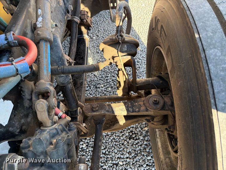 image for item DV8716 2001 Peterbilt 379 semi truck