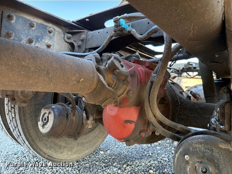 image for item DV8716 2001 Peterbilt 379 semi truck