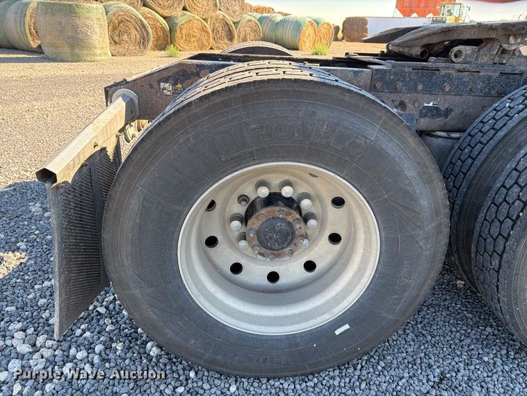 image for item DV8716 2001 Peterbilt 379 semi truck