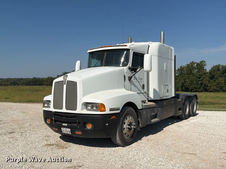 image for item DZ4708 2000 Kenworth T600 semi truck