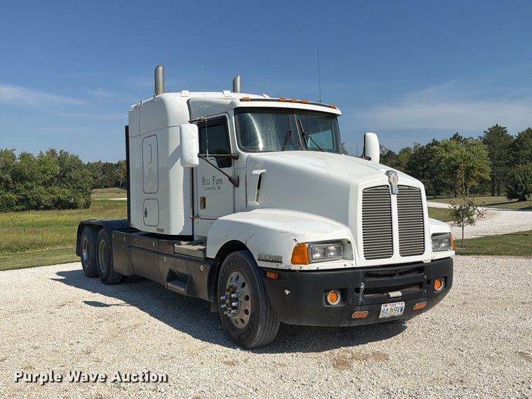 image for item DZ4708 2000 Kenworth T600 semi truck