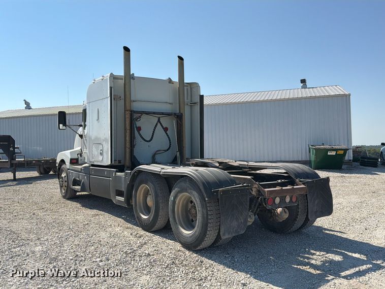 image for item DZ4708 2000 Kenworth T600 semi truck