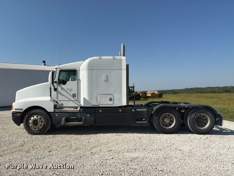 image for item DZ4708 2000 Kenworth T600 semi truck