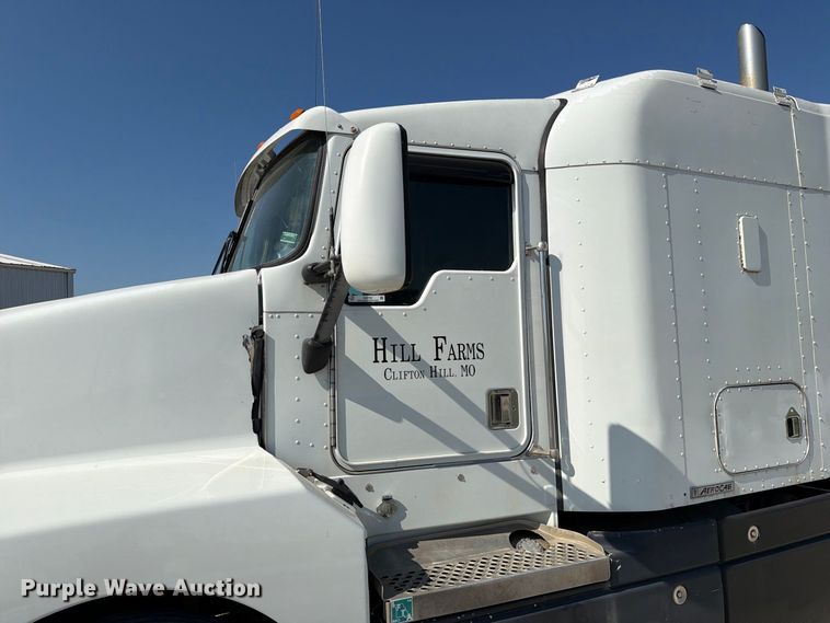 image for item DZ4708 2000 Kenworth T600 semi truck