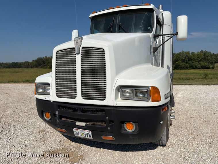 image for item DZ4708 2000 Kenworth T600 semi truck