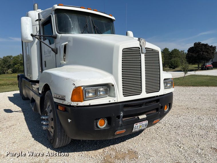 image for item DZ4708 2000 Kenworth T600 semi truck