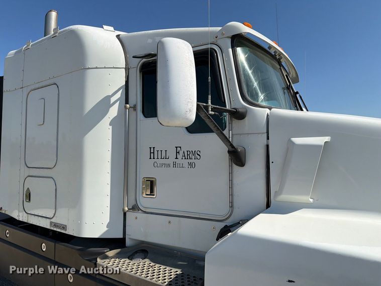 image for item DZ4708 2000 Kenworth T600 semi truck