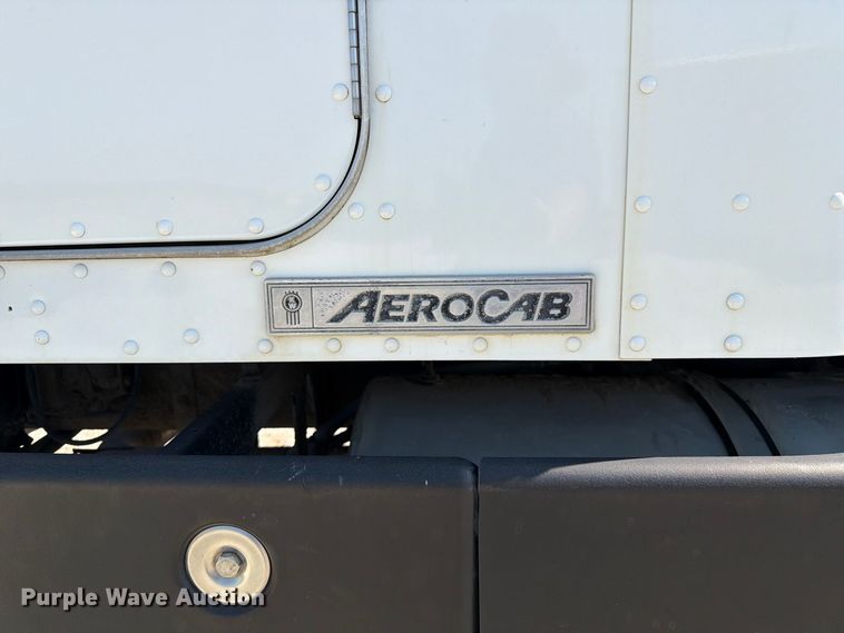 image for item DZ4708 2000 Kenworth T600 semi truck