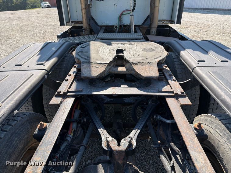 image for item DZ4708 2000 Kenworth T600 semi truck