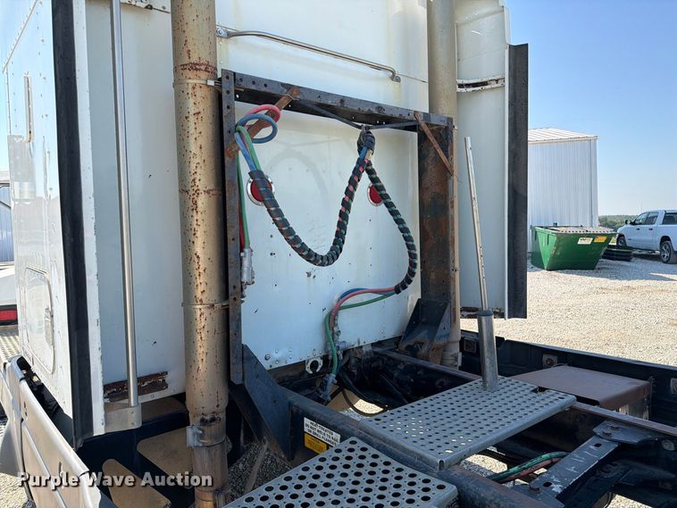 image for item DZ4708 2000 Kenworth T600 semi truck