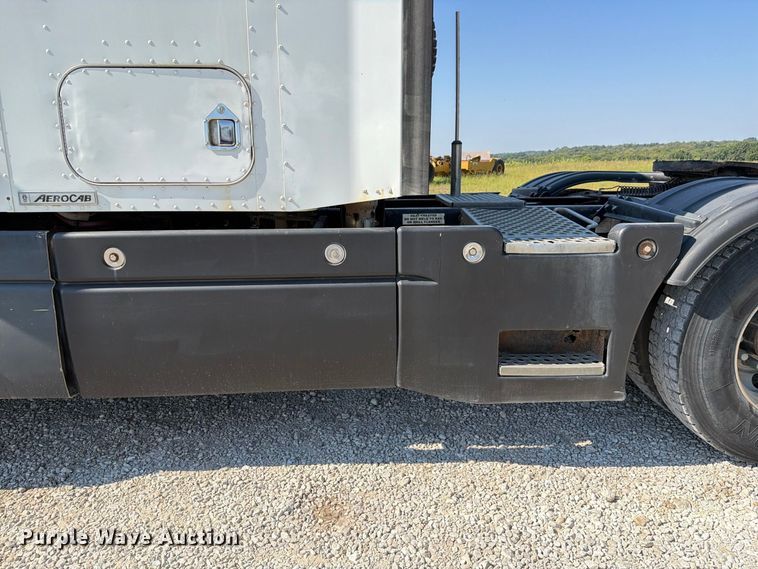 image for item DZ4708 2000 Kenworth T600 semi truck