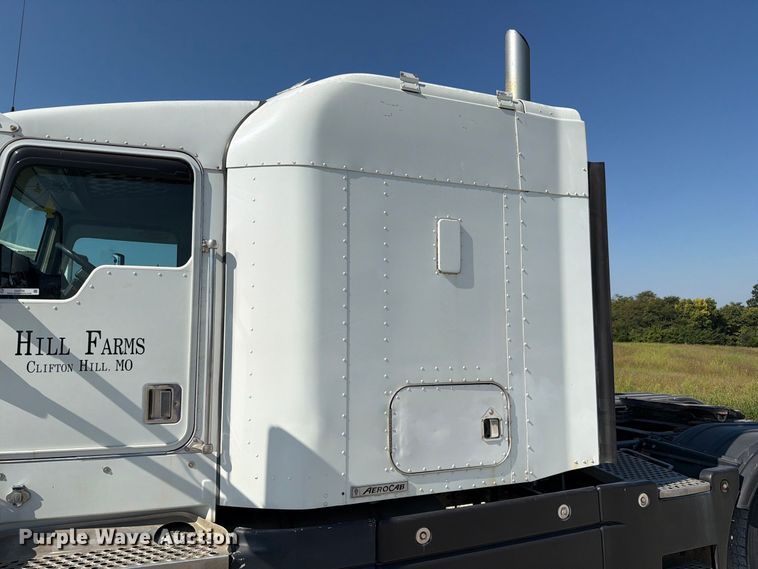 image for item DZ4708 2000 Kenworth T600 semi truck