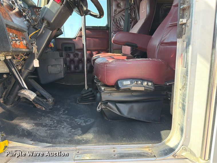 image for item DZ4708 2000 Kenworth T600 semi truck