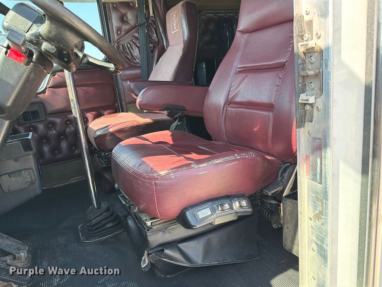 image for item DZ4708 2000 Kenworth T600 semi truck