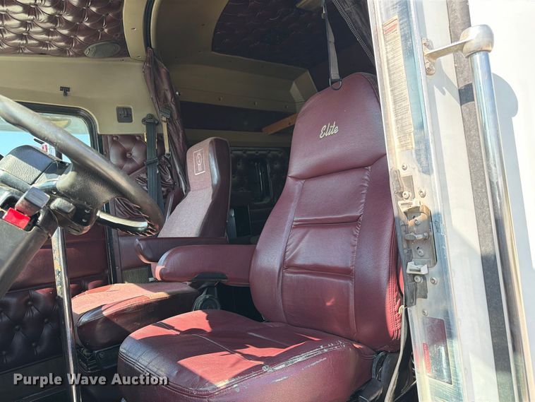 image for item DZ4708 2000 Kenworth T600 semi truck