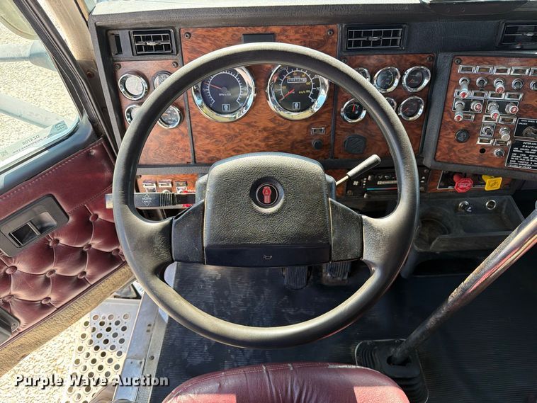 image for item DZ4708 2000 Kenworth T600 semi truck