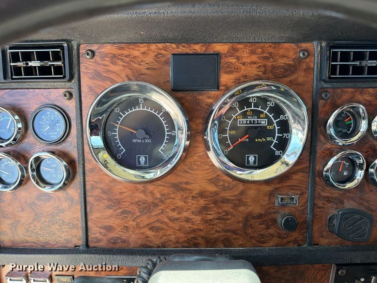 image for item DZ4708 2000 Kenworth T600 semi truck