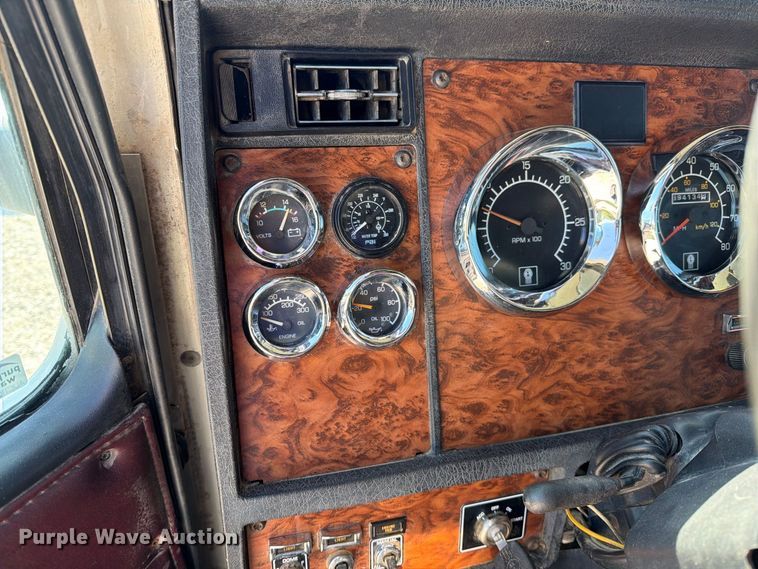 image for item DZ4708 2000 Kenworth T600 semi truck