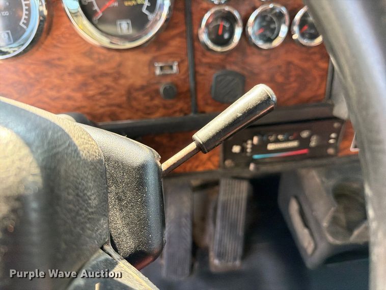 image for item DZ4708 2000 Kenworth T600 semi truck