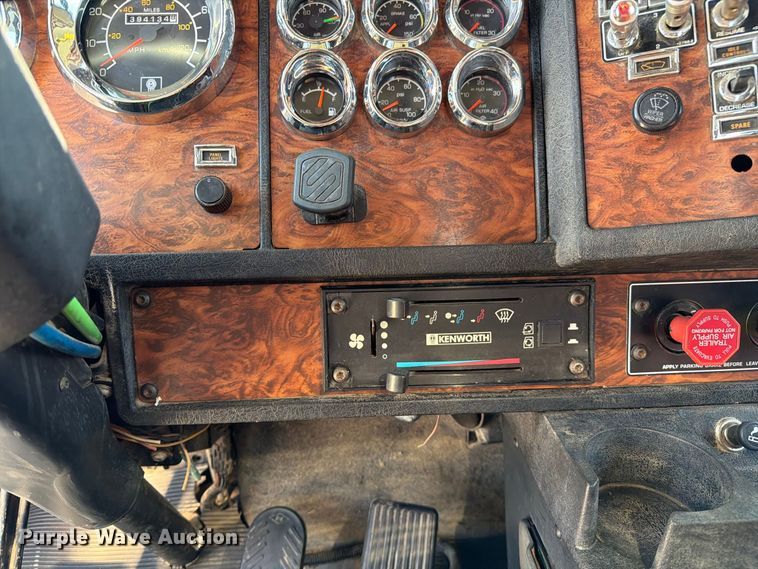 image for item DZ4708 2000 Kenworth T600 semi truck