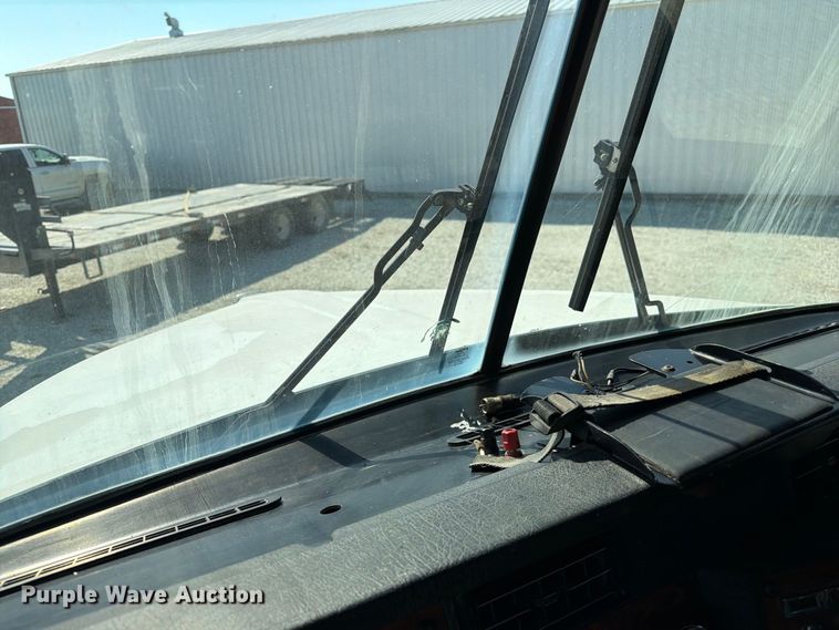 image for item DZ4708 2000 Kenworth T600 semi truck