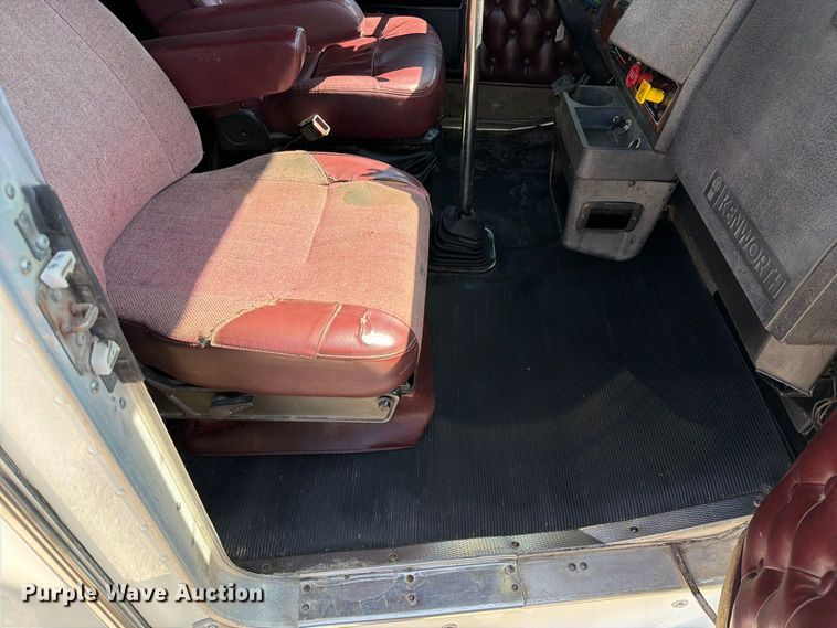 image for item DZ4708 2000 Kenworth T600 semi truck