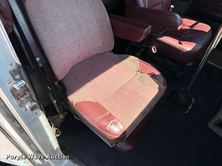 image for item DZ4708 2000 Kenworth T600 semi truck