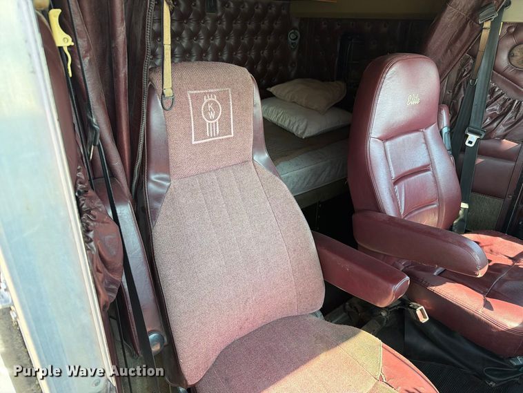 image for item DZ4708 2000 Kenworth T600 semi truck