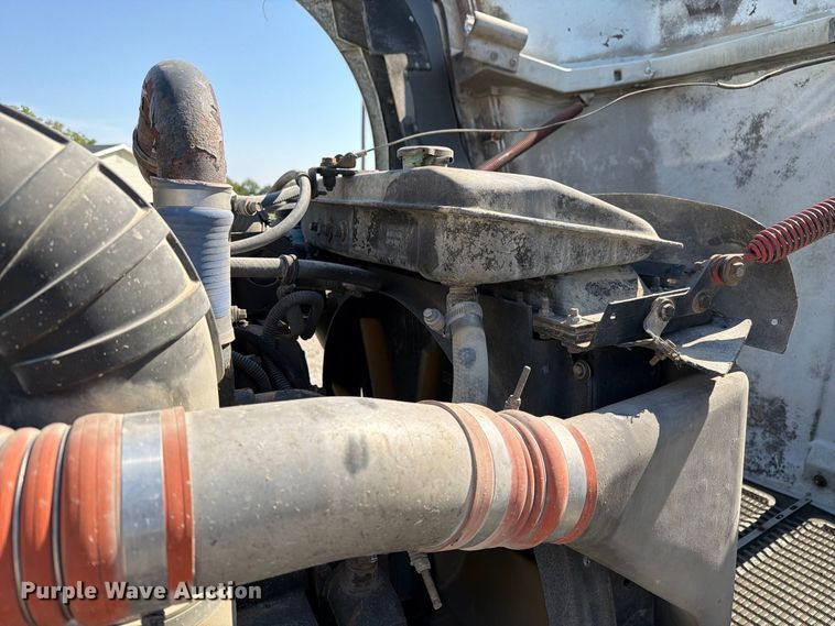 image for item DZ4708 2000 Kenworth T600 semi truck