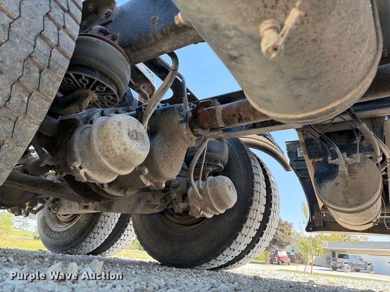 image for item DZ4708 2000 Kenworth T600 semi truck