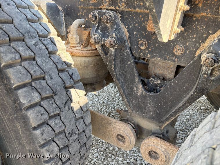 image for item DZ4708 2000 Kenworth T600 semi truck