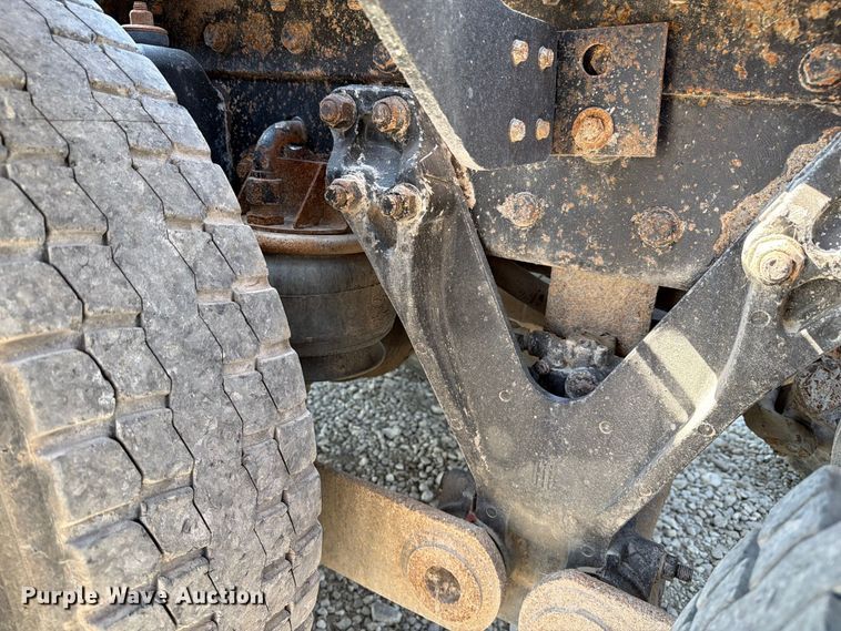 image for item DZ4708 2000 Kenworth T600 semi truck