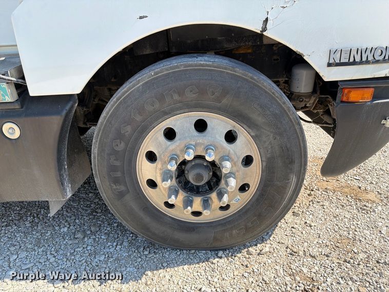 image for item DZ4708 2000 Kenworth T600 semi truck