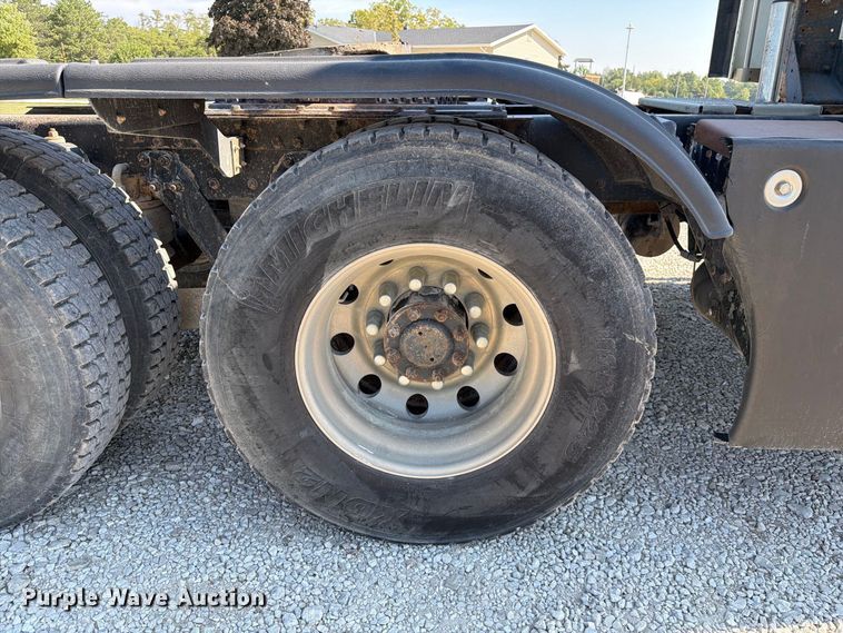 image for item DZ4708 2000 Kenworth T600 semi truck