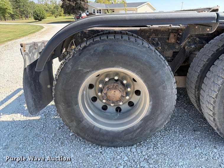 image for item DZ4708 2000 Kenworth T600 semi truck