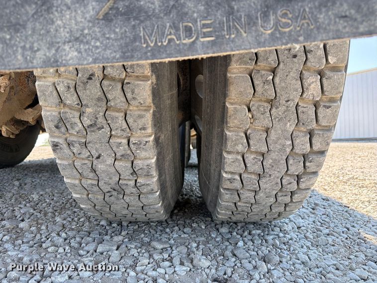 image for item DZ4708 2000 Kenworth T600 semi truck