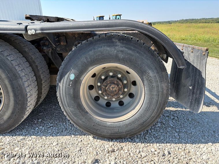 image for item DZ4708 2000 Kenworth T600 semi truck