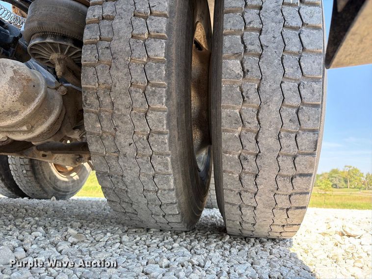 image for item DZ4708 2000 Kenworth T600 semi truck