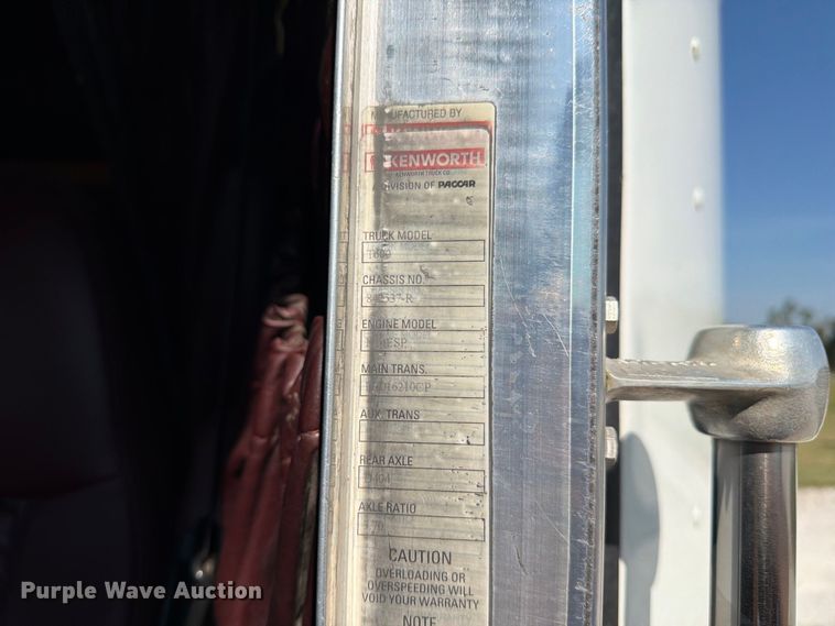 image for item DZ4708 2000 Kenworth T600 semi truck