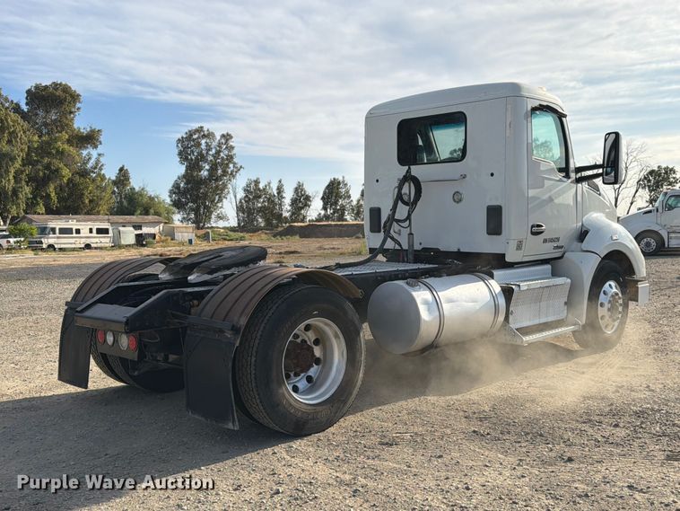 image for item EA0015 2015 Kenworth T680 semi truck