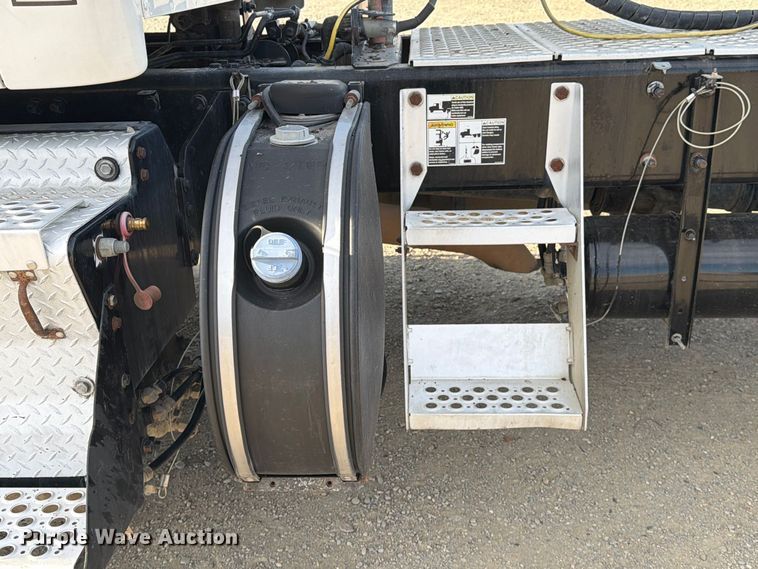 image for item EA0015 2015 Kenworth T680 semi truck